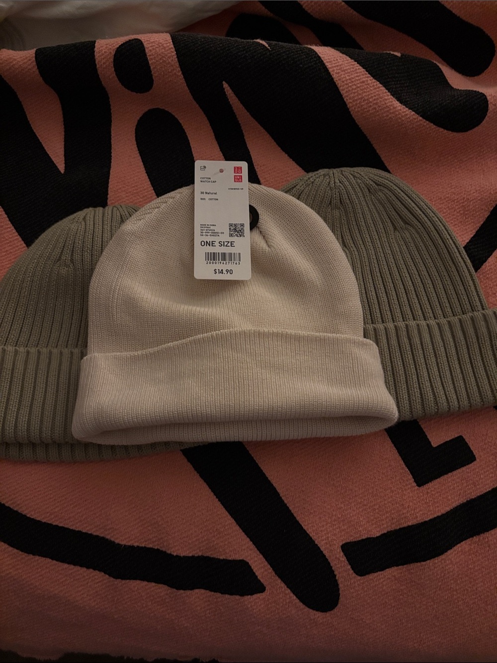 Uniqlo 3-Pack Beanie Set in Cream and Olive